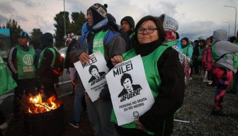 Ante la visita de Milei, ATE bloquea el aeropuerto de Bariloche y los caminos al Hotel Llao Llao