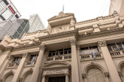 El Banco Central vendió US$53 millones y frenó la escalada del dólar