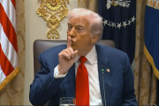 La oposición calificó de "extorsión" el comentario de Trump a Milei