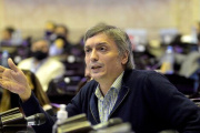 Máximo Kirchner desafió al presidente Javier Milei “a sacar al pingüino del cajón”.