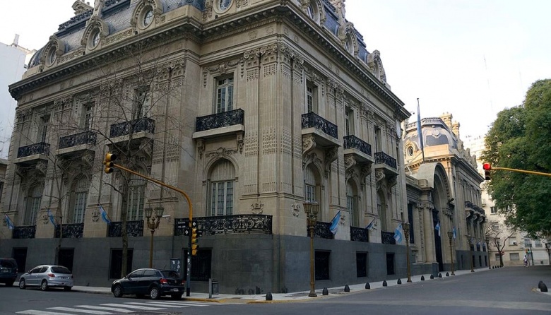 La Cancillería argentina repudió el allanamiento a la embajada de México en Ecuador