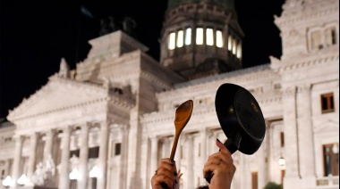 Por segunda noche consecutiva se producen protestas masivas en rechazo al DNU de Milei
