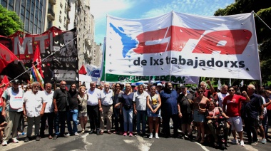 Asambleas y ollas populares en el Obelisco: las organizaciones sindicales repudian el DNU