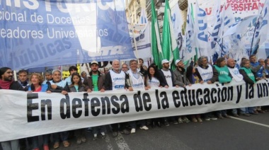 Docentes universitarios ratificaron el paro y convocaron a una gran marcha federal