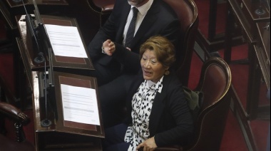 Senadora libertaria contrató a toda su familia en la planta de su oficina