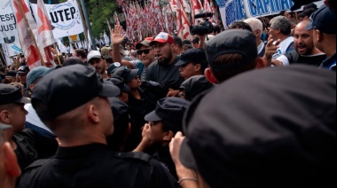 Masiva movilización de organizaciones sociales en reclamo de alimentos para comedores