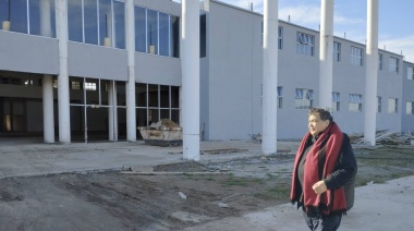El intendente Mario Ishii recorre avances en la obra de la Facultad de Robótica