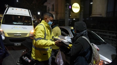 Por las bajas temperaturas en la Ciudad, refuerzan la atención a las personas en situación de calle
