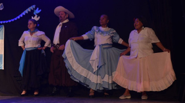Festejo del día de la Independencia en el Teatro Municipal