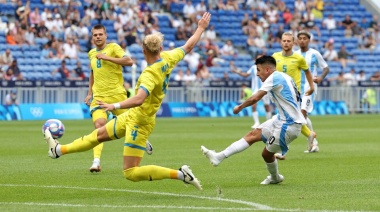 Argentina derrotó a Ucrania por 2-0 y avanzó a cuartos de final