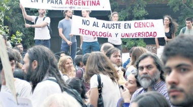 Científicos y universidades marcharon en todo el país contra el ajuste de Milei
