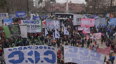 La convocatoria “Paz, Pan, Tierra, Techo y Trabajo” de las organizaciones sociales contó con el acompañamiento de la CGT