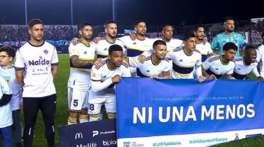 A horas del veredicto, Villa posó con una bandera de “Ni una menos” y generó polémica