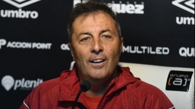 Frank Kudelka dejó de ser el entrenador de Lanús