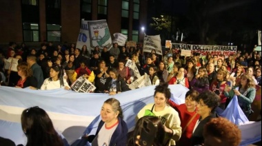 Policías, docentes y médicos acampan y cortan las rutas