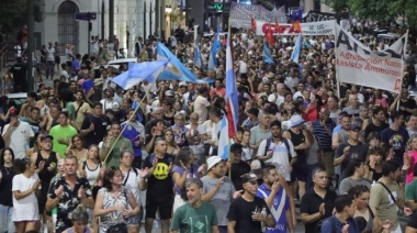 Trabajadores de Granja Tres Arroyos se manifestaron en reclamo de salarios adeudados y posibles despidos