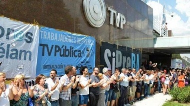Los trabajadores de la TV Pública irrumpieron el aire con un reclamo al Gobierno: "Pagá los sueldos LPQTP"