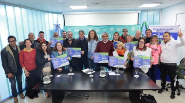 El ministerio de Trabajo bonaerense y centrales obreras impulsan una campaña contra el DNU