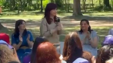 Cristina encabezó un encuentro con promotoras de género en Moreno