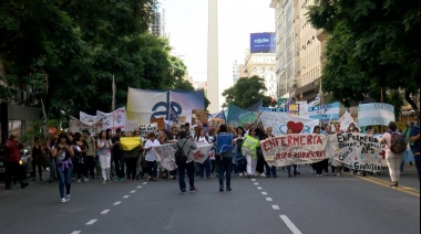Paro y movilización en hospitales porteños para exigir "aumento de salarios"