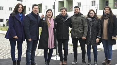 Kicillof encabezó la entrega de viviendas en Pablo Nogués