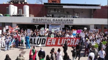 Trabajadores del Garrahan marcharon a Plaza de Mayo para exigir mejoras salariales