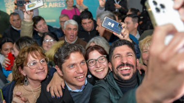 El Gobernador inauguró instituciones educativas y entregó escrituras y patrulleros