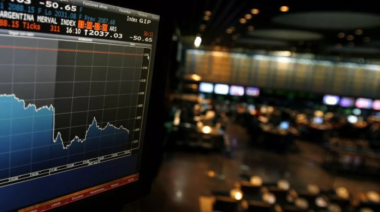 Caída de los mercados, salto del dólar y derrumbe de las acciones en respuesta a Caputo