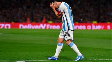 Argentina pagó caro dos equivocaciones y Uruguay lo ganó en un gran partido