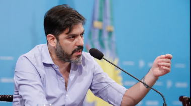 Carlos Bianco se expidió sobre la planta de GNL y dijo, Milei "embarró la cancha"