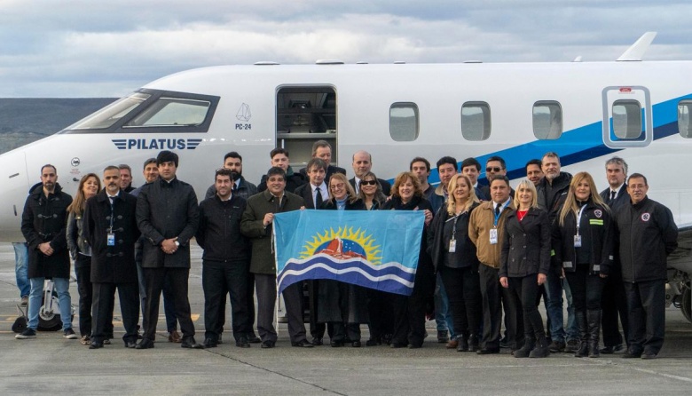 Alicia Kirchner presentó como un "hito histórico" el nuevo avión sanitario provincial