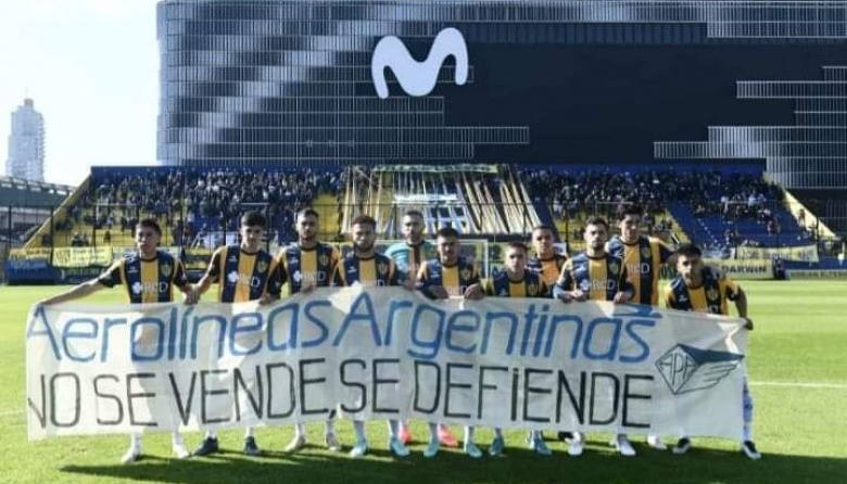 El fútbol defiende a Aerolíneas Argentinas