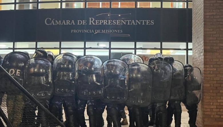Hubo acuerdo salarial con la policía pero se intensifica la protesta docente