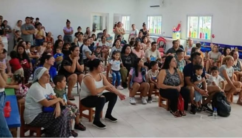 Charla informativa para padres en el centro "La caricia de Dios"