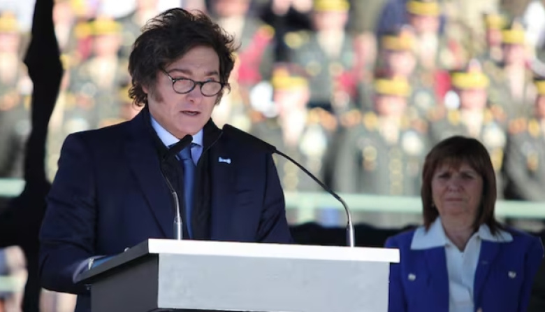 El Presidente encabezó un acto en el Campo de Polo por el Día de la Bandera