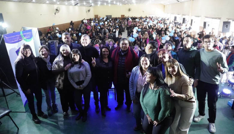 El intendente Mario Ishii encabezó el homenaje a los auxiliares de educación en su día