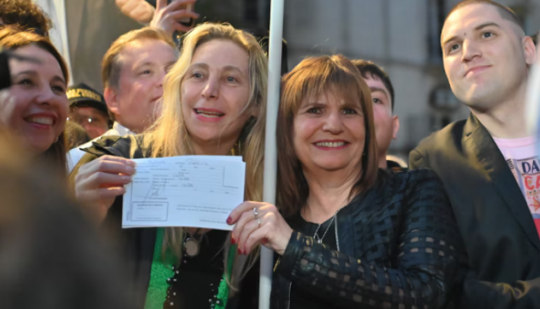 Gobierno pidió allanar al medio y a los periodistas que difundieron los audios de Karina Milei y las coimas