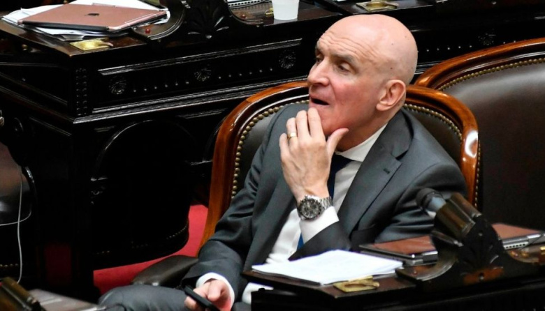 Espert pidió licencia