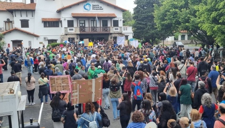 Trabajadores y familiares de discapacitados irrumpieron en la sede central de la ANDIS
