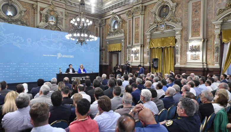 Kicillof reunió a intendentes y legisladores