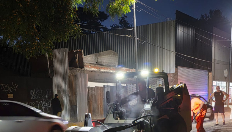 Repavimentación en Av Perón y Jorge Newbewry