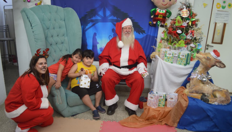 La visita de Papá Noel a los chicos del servicio TEA en José C Paz