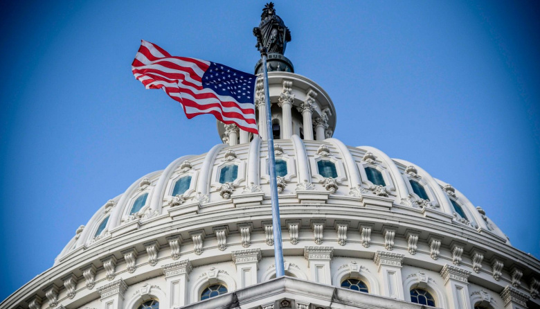 El Senado de EE. UU. votó a favor de limitar los poderes de guerra de Trump en Venezuela