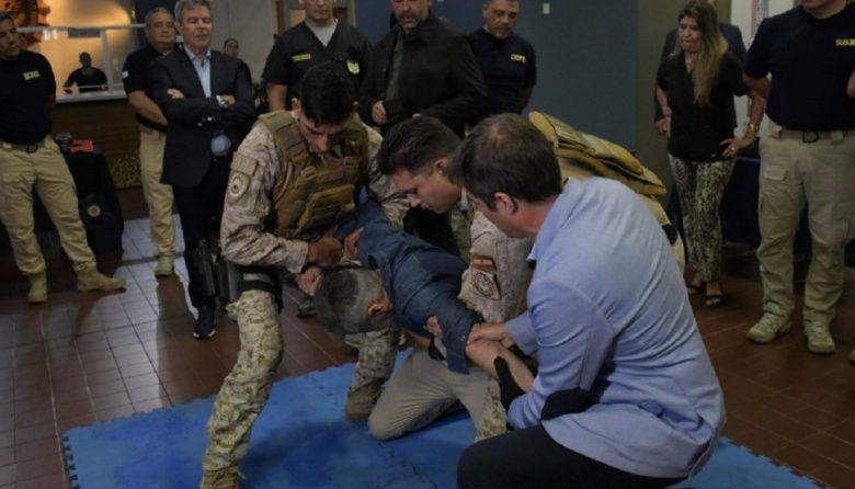 Juan Pablo Quinteros probó la descarga de un dispositivo policial: "no se aguanta" dijo