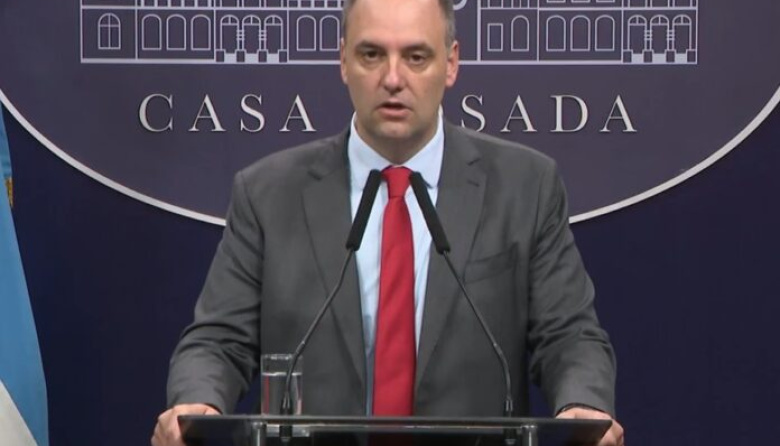 Denuncian a Adorni por presuntas irregularidades en contrataciones y la concesión de Tecnópolis