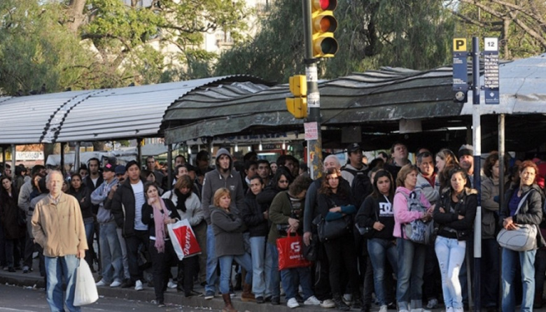 Colectivos: 20% menos de unidades, 40% de recorte en el servicio y boleto 1200% más caro