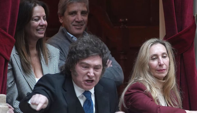 Milei a los gritos contra periodistas : "Chorros y corruptos"