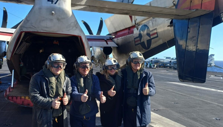 Milei viajó a Mar del Plata para fotografiarse en el portaaviones estadounidense USS Nimitz