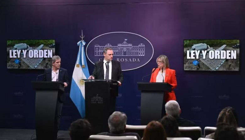 Conferencia de prensa de Adorni: sin respuestas y  acompañado de Caputo y Monteoliva