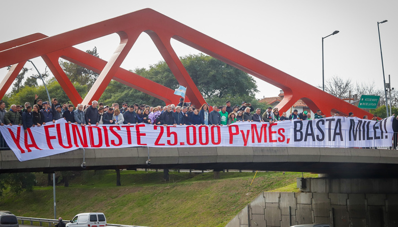 “Ya fundiste 25.000 PyMEs, Basta Milei”: la consigna de la protesta en San Martín